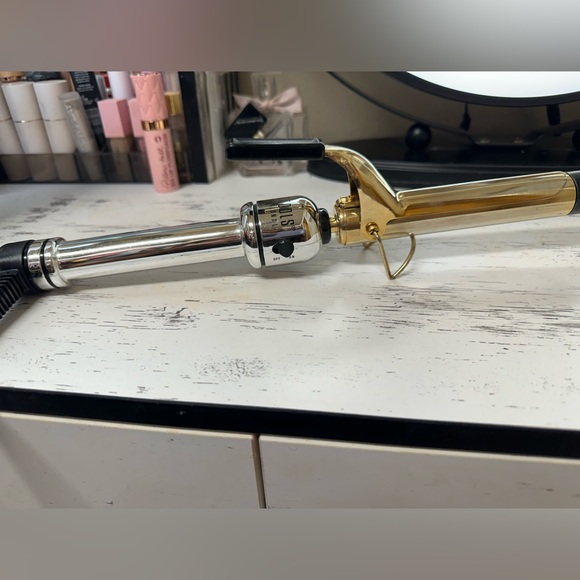 Hot Tools curling iron - Picture 2 of 3
